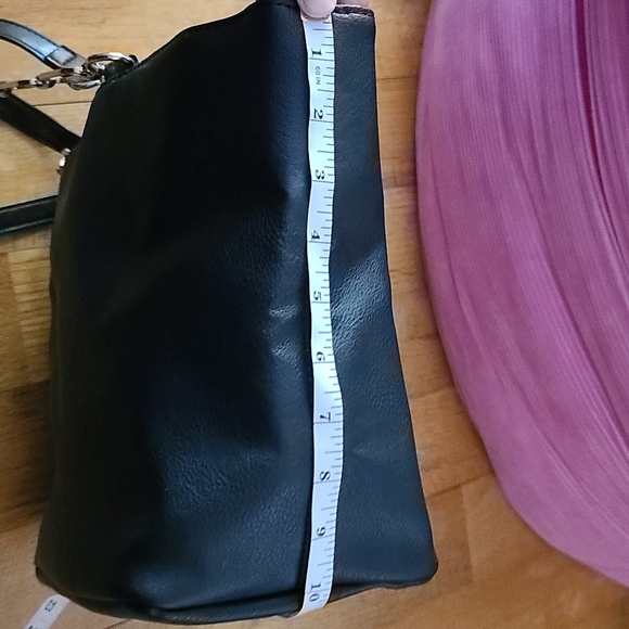 Kenneth Cole Reaction Tote - Picture 7 of 9